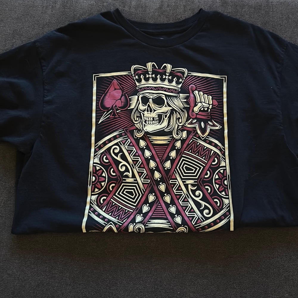 Oversized skeleton playing cars T